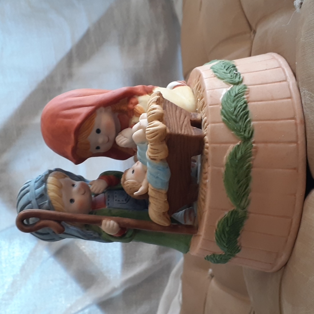 1981 Enesco Musical Child Nativity.